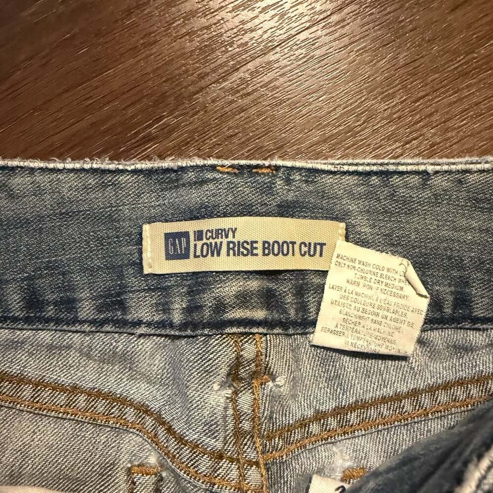 Gap Curvy Low Rise Boot Cut Size 6 Ankle Distressed Light Wash